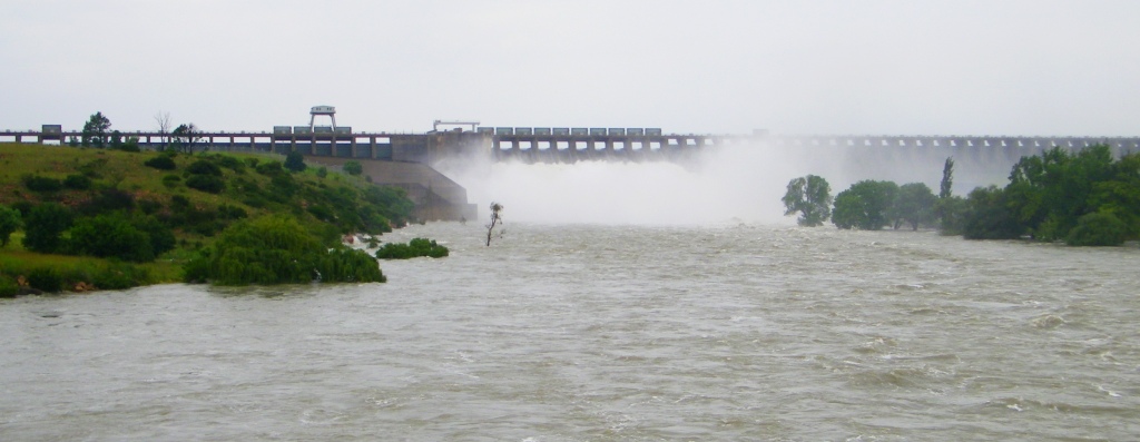 Deneysville Vaal dam in flood